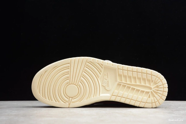 One Kick Jordan OG Couture High BQ6682-006 Air 1 Defiant 0804